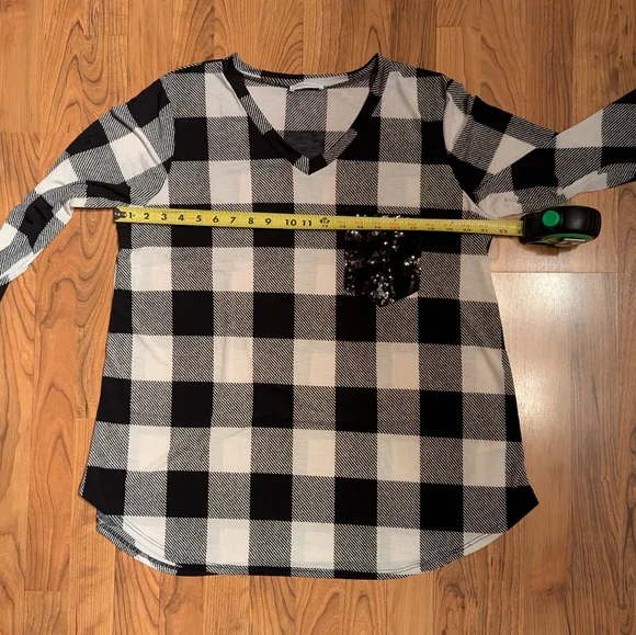 NWOT Chic Soul V-Neck Sequins Pocket Blouse in Black and Cream, Size 2XL - Picture 4 of 6